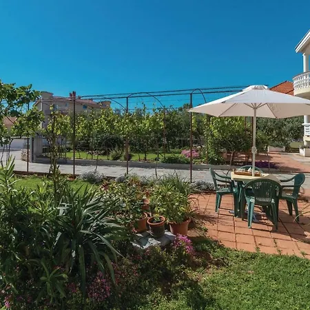 Apartment Julija Klovica V Zadar